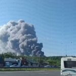 Un centre de distribution russe de Wildberries à Novosemeykino a pris feu après une frappe de drone ukrainien.