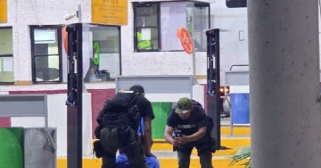 Un flic du Texas arrêté pour triple meurtre et enlèvement au Mexique