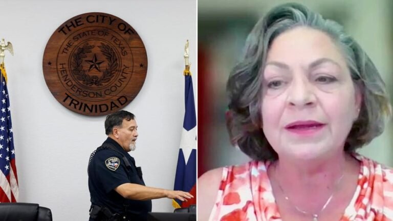 Un juge licencié du Texas s'exprime alors qu'une tempête de feu d'eau sale engloutit la ville