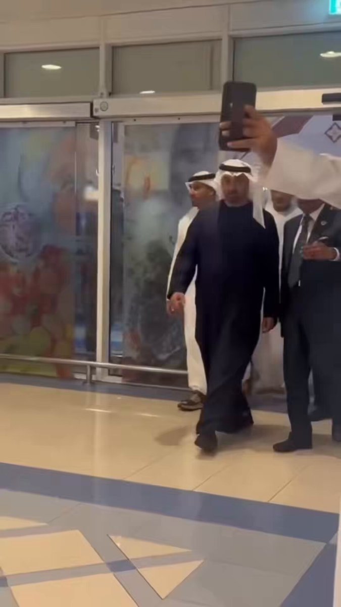 Le président des Émirats arabes unis, Cheikh MBZ, a fait une autre apparition publique surprise…