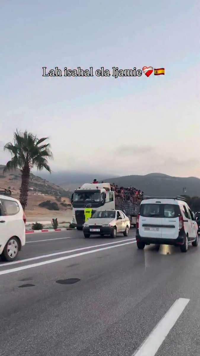 Des milliers de migrants illégaux ont été amenés à Ceuta par camions.