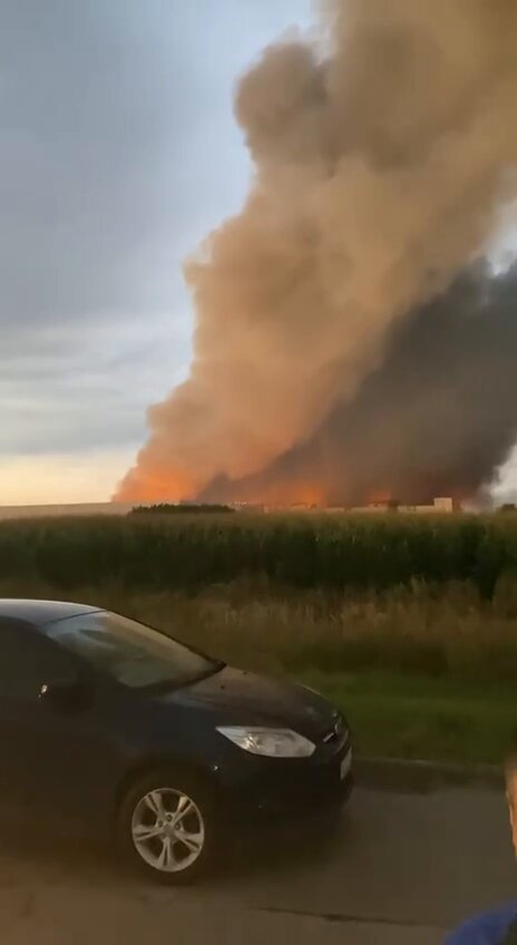 Un entrepôt de Wildberries près de Voronej est en feu après une attaque de drones ukrainiens