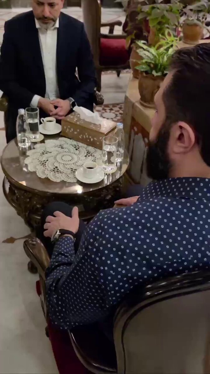 Le président 🇸🇾🇺🇸 syrien Ahmed al-Sharaa utilise la carte Visa pour la première fois depuis que les…
