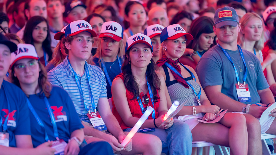 Les jeunes conservateurs révèlent ce qui préoccupe en premier le GOP et les démocrates dans leur bataille pour les électeurs « désespérés » de la génération Z