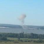 Images d’un drone d’attaque ukrainien FP-2 percutant un centre de distribution russe Wildberries à…