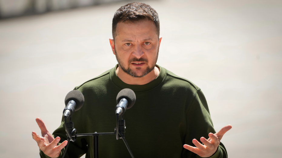 Des milliards d’aide américaine à l’Ukraine scrutés à la loupe alors que la corruption ébranle le cercle restreint de Zelensky