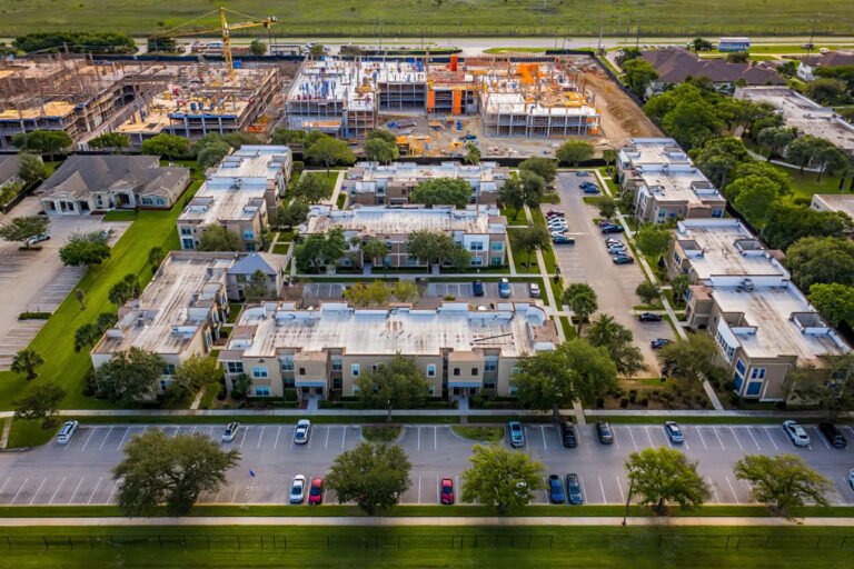 L'offre multifamiliale du Texas baisse à mesure que les investisseurs anticipent les loyers