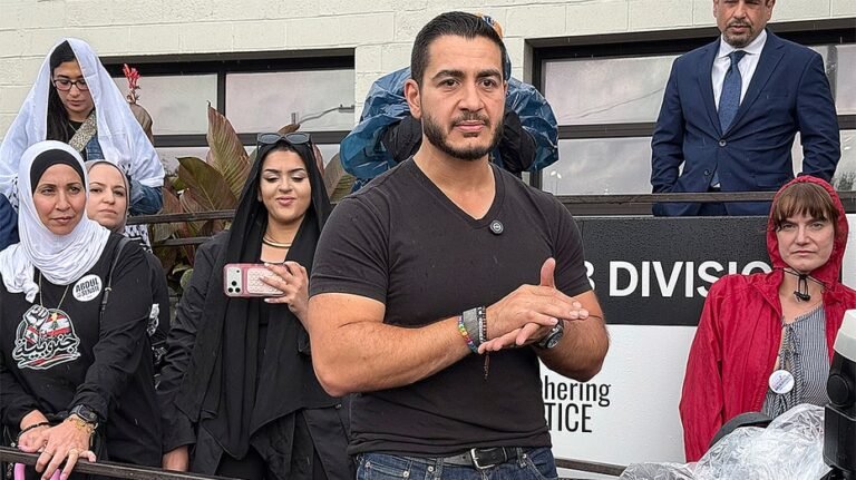 Les républicains obtiennent le démocrate qu'ils voulaient alors que le socialiste Abdul El-Sayed remporte la primaire du Sénat du Michigan