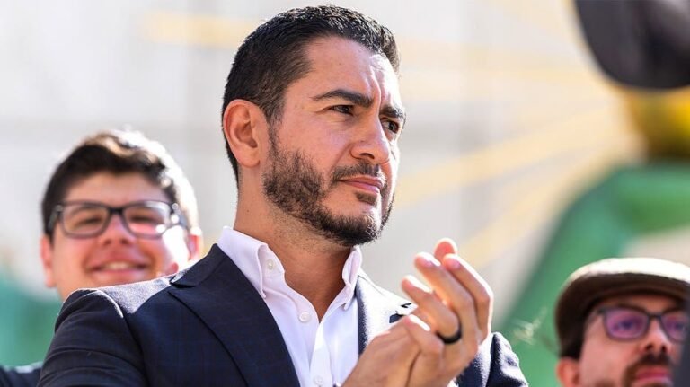 La menace d'El-Sayed contre son rival républicain se retourne contre lui alors que les conservateurs apportent des reçus : "Dubaï est-il en Floride ?"