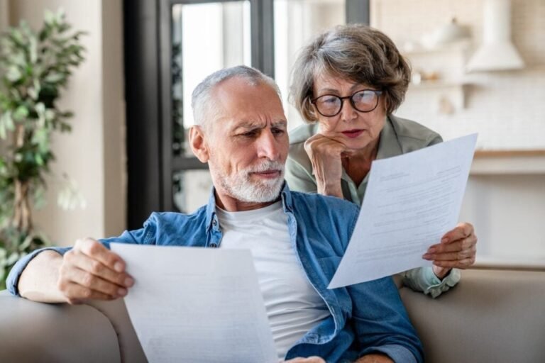 À 35 ans, il a appris que ses parents avaient un retard de 18 000 $ sur leur prêt hypothécaire. Voici comment il est intervenu