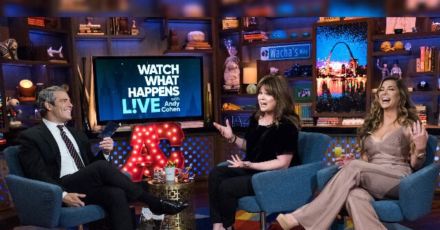 L'animateur de Bravo, Andy Cohen, défend les « vraies femmes au foyer » avec MAGA Women