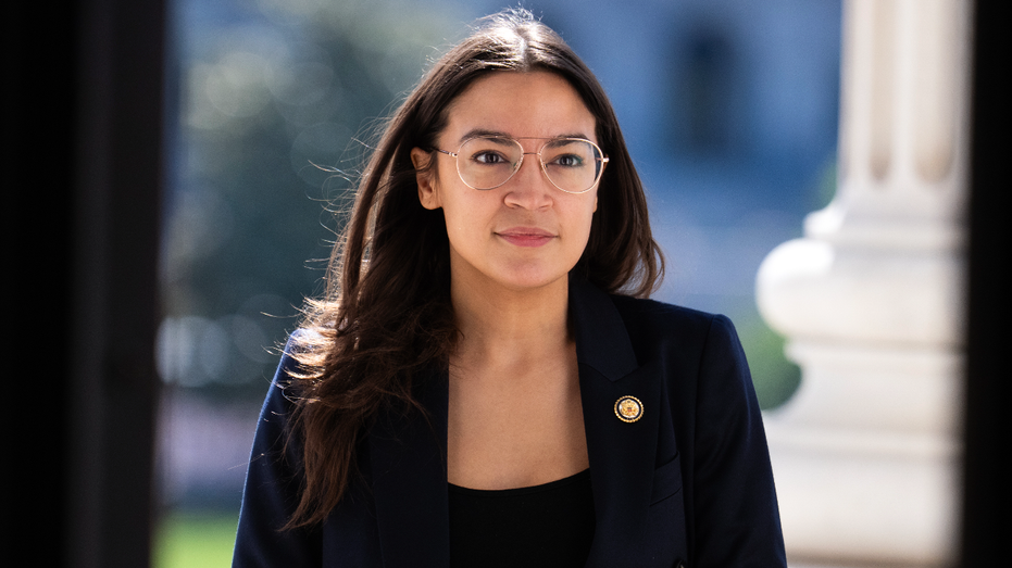 Les conservateurs détruisent l'AOC alors qu'elle tente d'écarter la vague radicale « Woke 1 » au milieu des spéculations sur 2028.