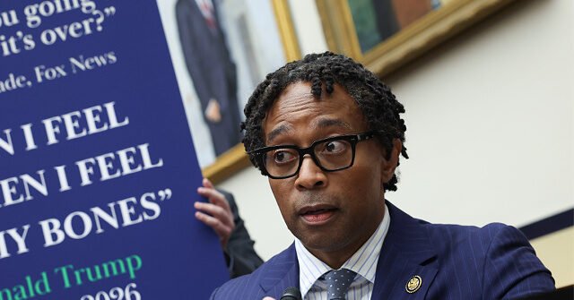 Le représentant démocrate Wesley Bell bat à nouveau l'ancienne membre de l'équipe Cori Bush à la primaire du Missouri