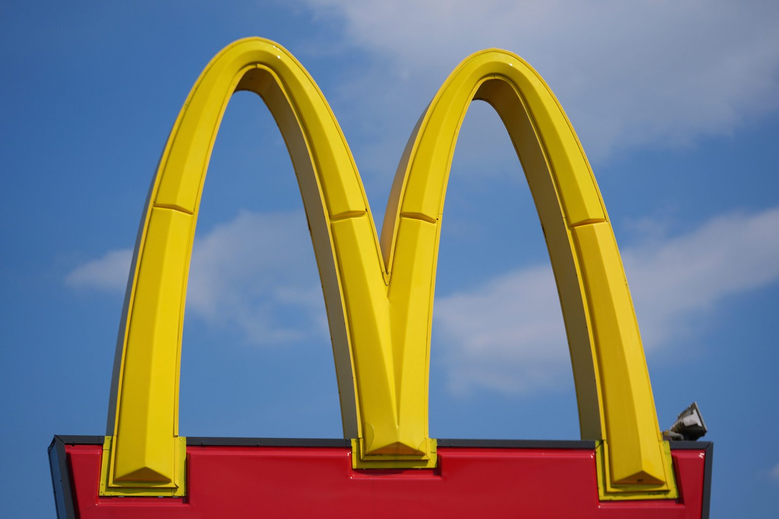 McDonald's affiche un solide bénéfice au deuxième trimestre et nomme un nouveau chef des opérations aux États-Unis