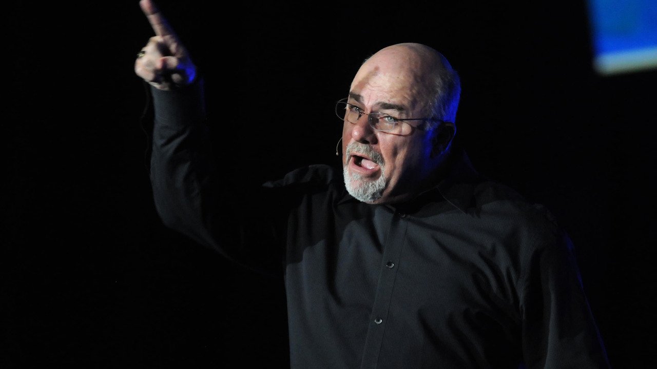 Dave Ramsey qualifie les agents d'assurance vie entière d'« escrocs », ce qui fait craindre un effondrement économique pour des commissions 20x