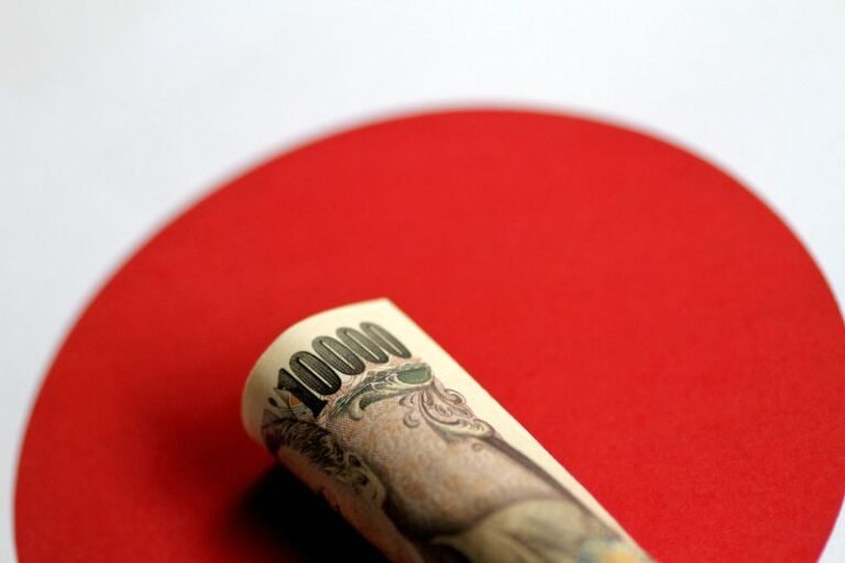 Le Japon s'engage à se coordonner avec les États-Unis sur la faiblesse du yen dans une bataille historique