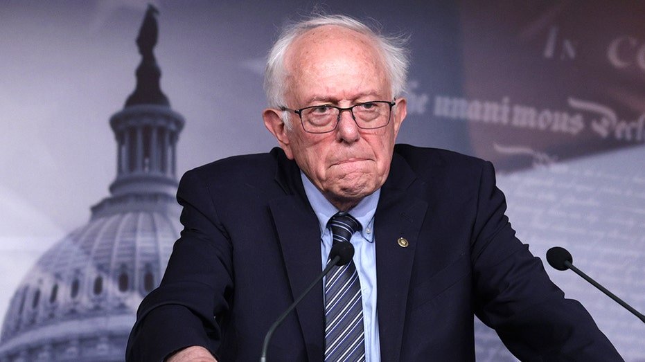 Bernie Sanders demande aux démocrates d'interdire les super PAC des primaires et fustige l'AIPAC et son « système corrompu »