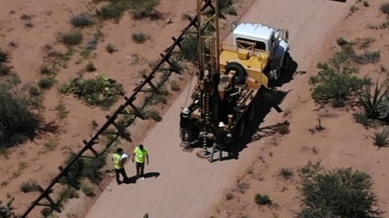 La construction du mur frontalier de Trump démarre en Arizona au milieu d'un affrontement avec une tribu amérindienne