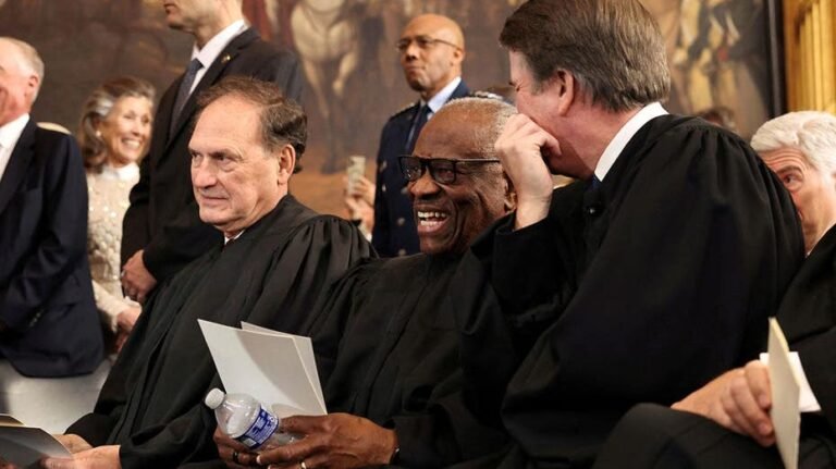 Le juge Thomas se souvient pourquoi il n'était pas ami avec Alito à la faculté de droit : "Clarence, tu étais effrayant"