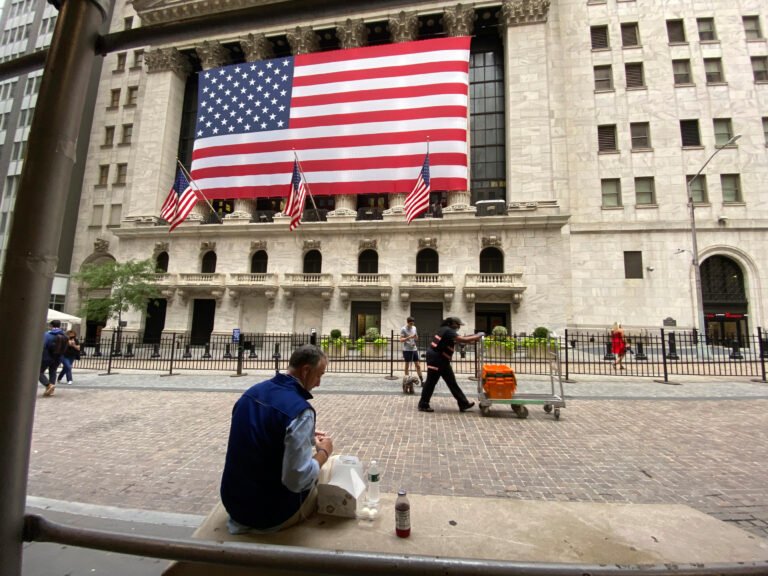 Marché boursier aujourd'hui : le Dow, le S&P 500 et le Nasdaq augmentent après que le rapport sur l'emploi de juillet ait surpris à la baisse