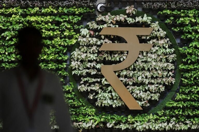 Exclusive-India prévoit la première émission d'obligations symboliques en septembre, selon des sources