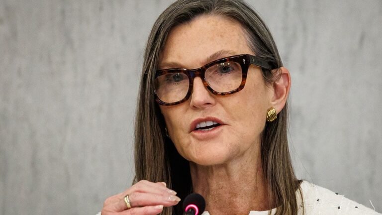 Marché boursier aujourd'hui : le Dow Jones atteint un niveau record alors qu'Amazon bondit ; Ce commerce de Cathie Wood rapporte 2,9 millions de dollars (couverture en direct)