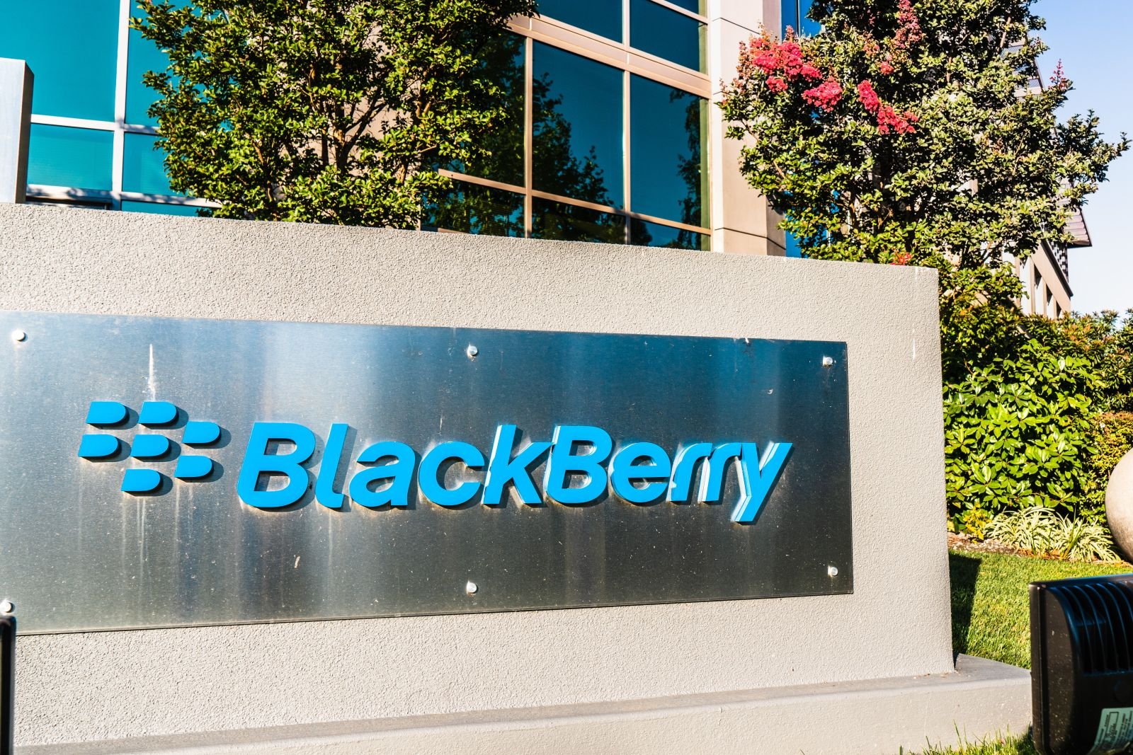 Alerte boursière BB : ce qu'il faut savoir alors que Blackberry double sa mise sur la robotique