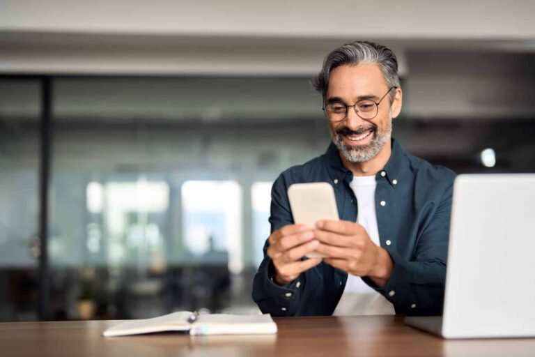 Meta paie des travailleurs pour apprendre un métier. Pour une personne de près de 60 ans, le vrai prix pourrait être de retarder la sécurité sociale.