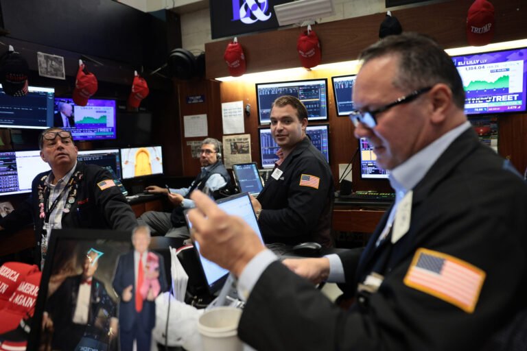 "Très peu de choses à aimer" : Wall Street évalue le rapport surprise sur l'emploi de juillet alors que les actions bondissent