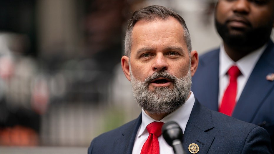 Les Républicains décident d'évincer le législateur du GOP de Floride dans un combat acharné pour les primaires