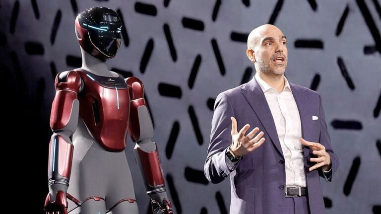 La peau d’un robot humanoïde détecte les personnes avant tout contact