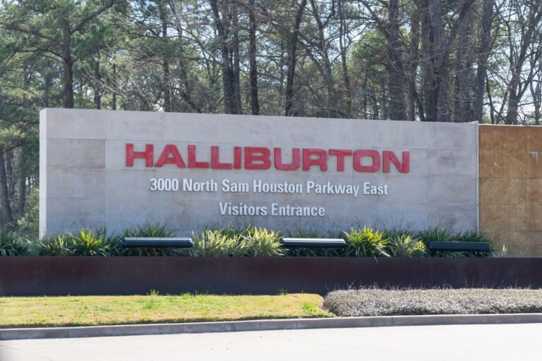 Quel est le cours cible des analystes de Wall Street pour l'action Halliburton ?