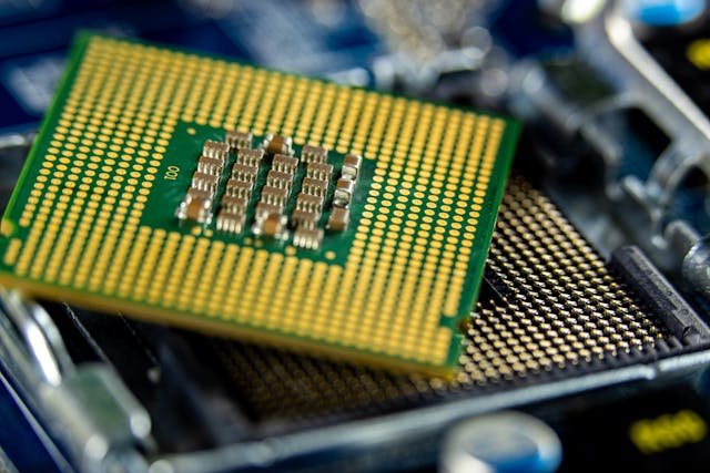 Marvell (MRVL) contre AVGO et NVDA : la croissance de l'interconnexion IA peut-elle générer les bénéfices qu'exige sa valorisation premium ?