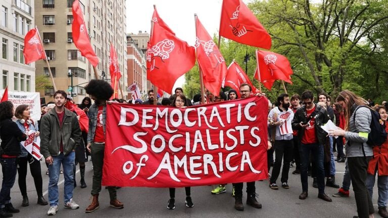 Un démocrate vulnérable avertit son parti de « riposter » contre la montée du mouvement socialiste