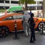 Un homme a tenté de s'introduire de force dans la Rolls-Royce d'une inconnue alors qu'elle était encore à…