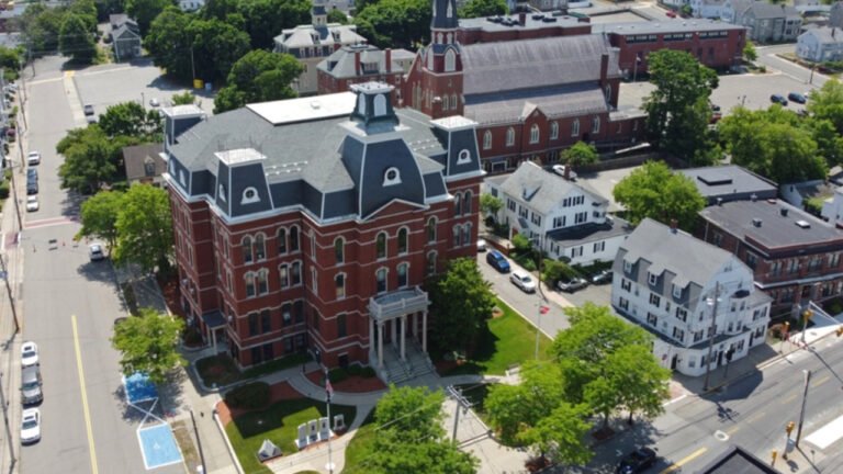 Une ville en dehors de Boston est le code postal le plus populaire des États-Unis : vous aurez peut-être besoin de 50 000 $ de plus que le prix demandé pour y acheter une maison.