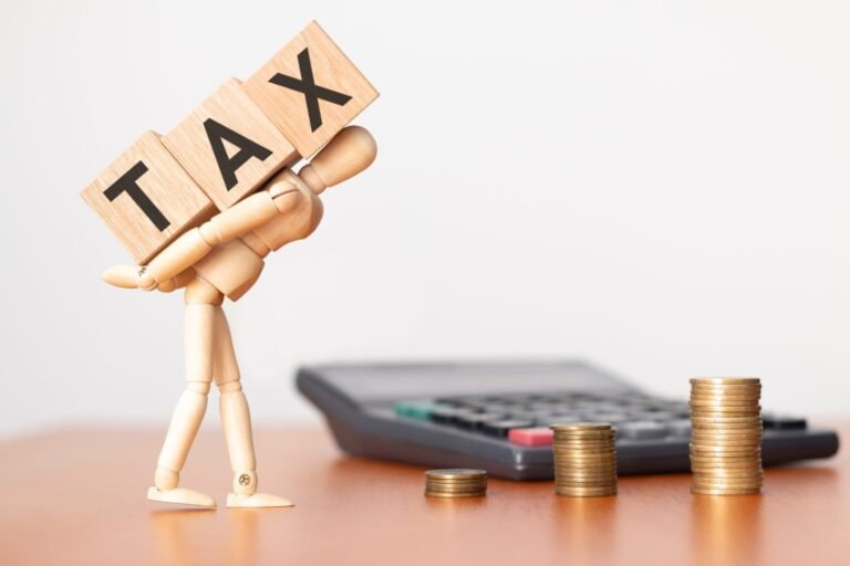 Pourquoi les veuves disposant de 1,6 million de dollars de 401(k) sont confrontées à des milliers d'impôts inattendus sur les faibles revenus