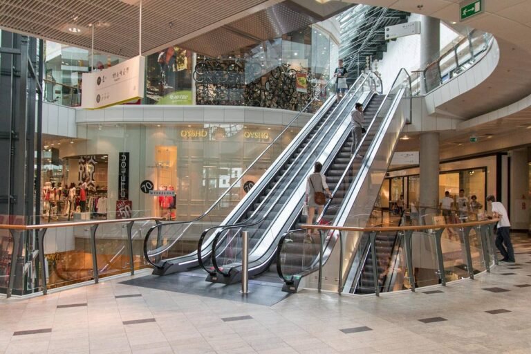 2 géants de la vente au détail ferment des centaines de magasins et 1 risque la faillite