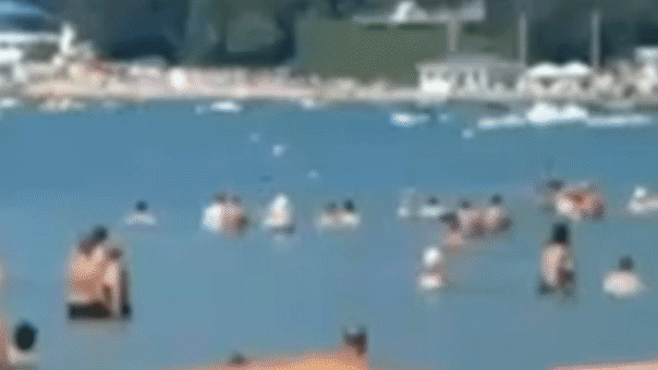 Une plage russe bondée sombre dans le chaos après un incident présumé de drone ukrainien qui a tué 7 personnes, dont 4 enfants