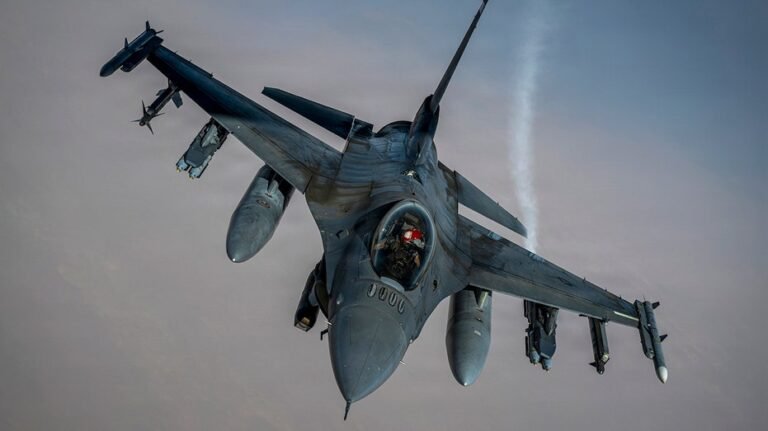 Des avions de combat du NORAD interceptent des avions près du club de golf de Trump à Bedminster