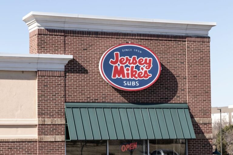 Comment jouer aux actions Subs de Jersey Mike après l'introduction en bourse de JMKE