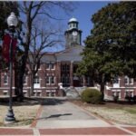 Le président de l’Université de Tuskegee défend le code vestimentaire face aux critiques : « Relevez la barre, les étudiants l’atteindront »