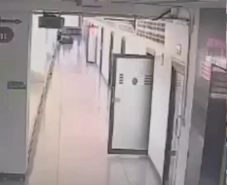 GRAPHIQUE : Un jeune de 14 ans a ouvert le feu à l'école Debsirin Nonthaburi à Bang Kruai, en Thaïlande.
