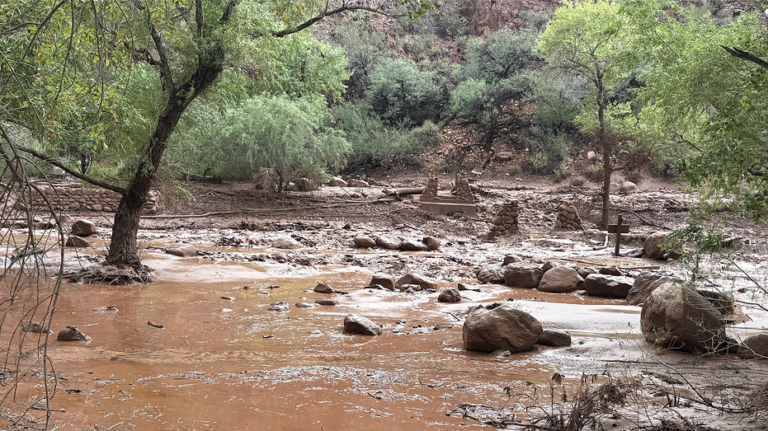 Recherche urgente en cours pour plus de 20 personnes après la crue éclair du Grand Canyon