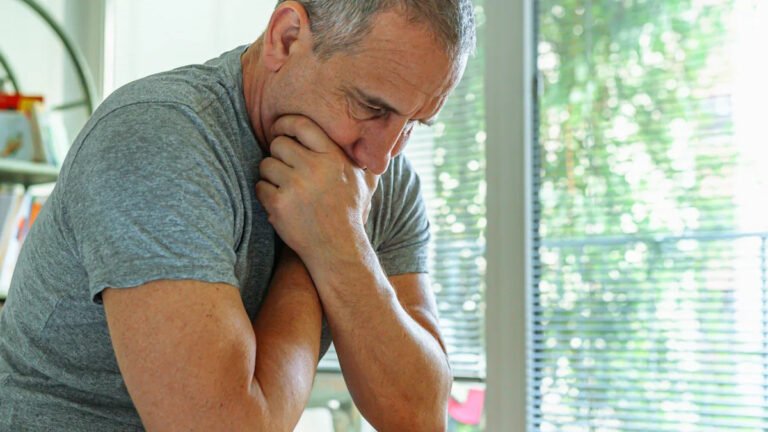 Mon frère vient de mourir et je ne veux plus travailler, mais je ne peux pas me permettre d’arrêter. Une « retraite en douceur » est-elle la solution ?