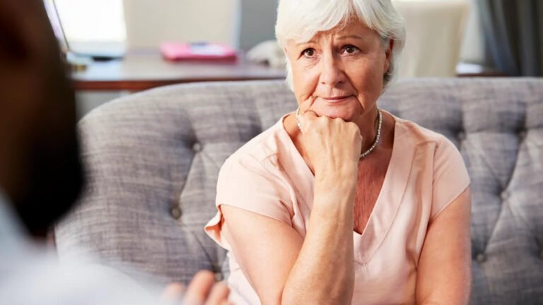 Une femme de 83 ans a 31 000 $ de dettes sur sa carte de crédit : sa fille doit savoir une chose avant de payer une autre facture.