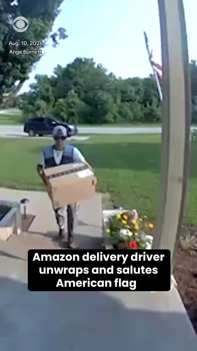🇺🇸 Un chauffeur-livreur d'Amazon a pris un moment pour démêler et saluer un drapeau américain devant une…