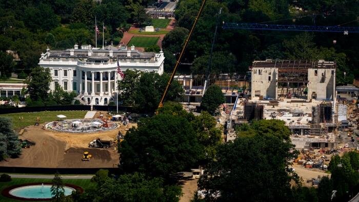 SCOTUS décide que Trump peut construire une salle de bal à la Maison Blanche, Roberts rejoint les libéraux dissidents