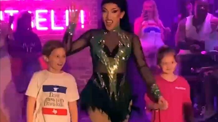 L'interdiction faite aux enfants de participer à des spectacles de dragsters en Floride est constitutionnelle, selon la Cour d'appel