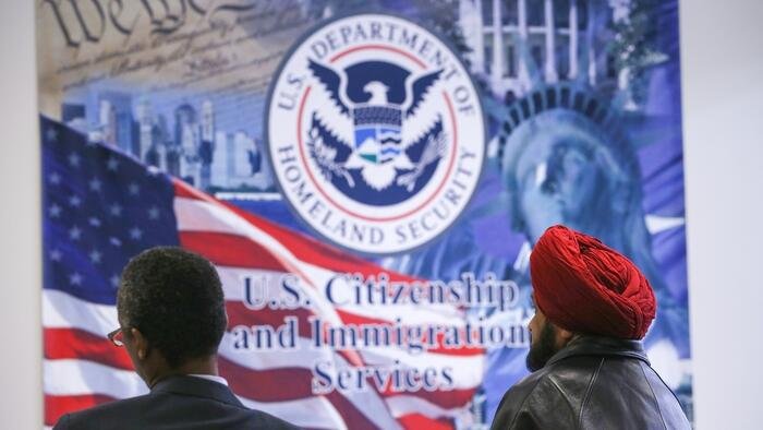 L'agence américaine de l'immigration demande au public de signaler toute fraude et toute activité antigouvernementale
